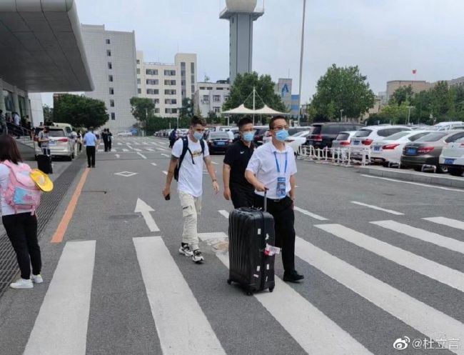 他的巨大挺进她的柔软深处