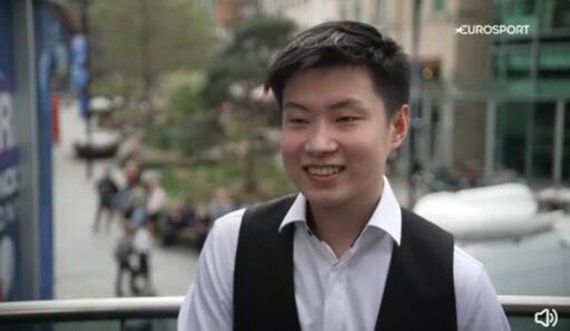 充满了泡沫的浴室